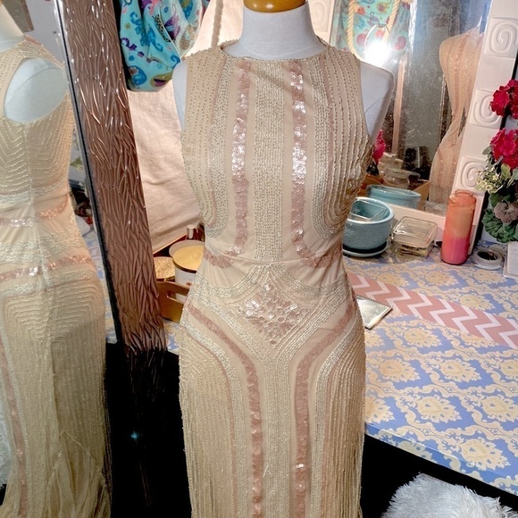 🌷BABEYOND🌷 Gold & Cream Coloured Sequinned Evening Dress - Picture 2 of 9